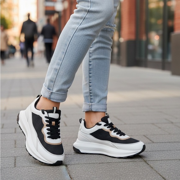Jellypop Shoes - Jelly Pop Platform Sneakers - Black & White | Size 6.5